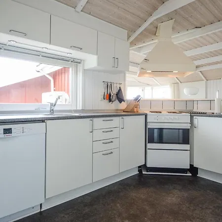 Three-bedroom In بيت للعطل Sjolund