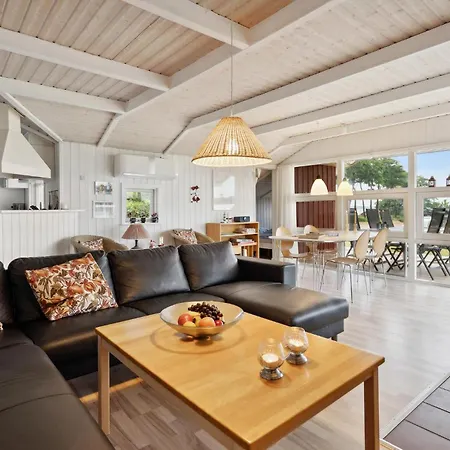 Awesome Home In Sjolund With Sauna 別荘
