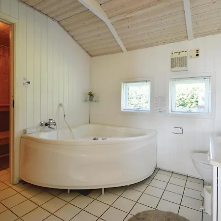 Awesome Home In Sjolund With Sauna * Sjølund