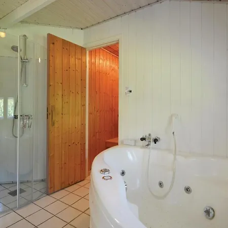 別荘 Awesome Home In Sjolund With Sauna Sjølund